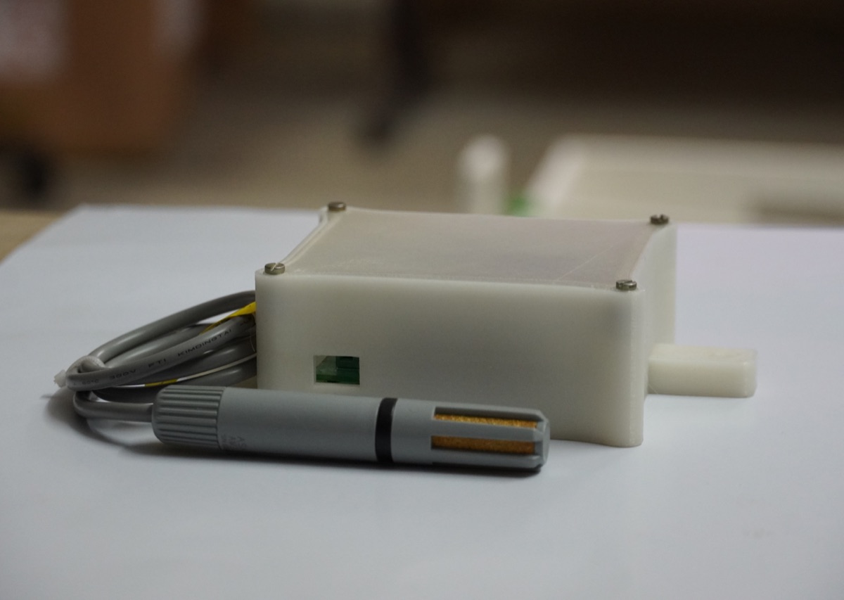NWarehouse sensing unit with external temperature and humidity probe