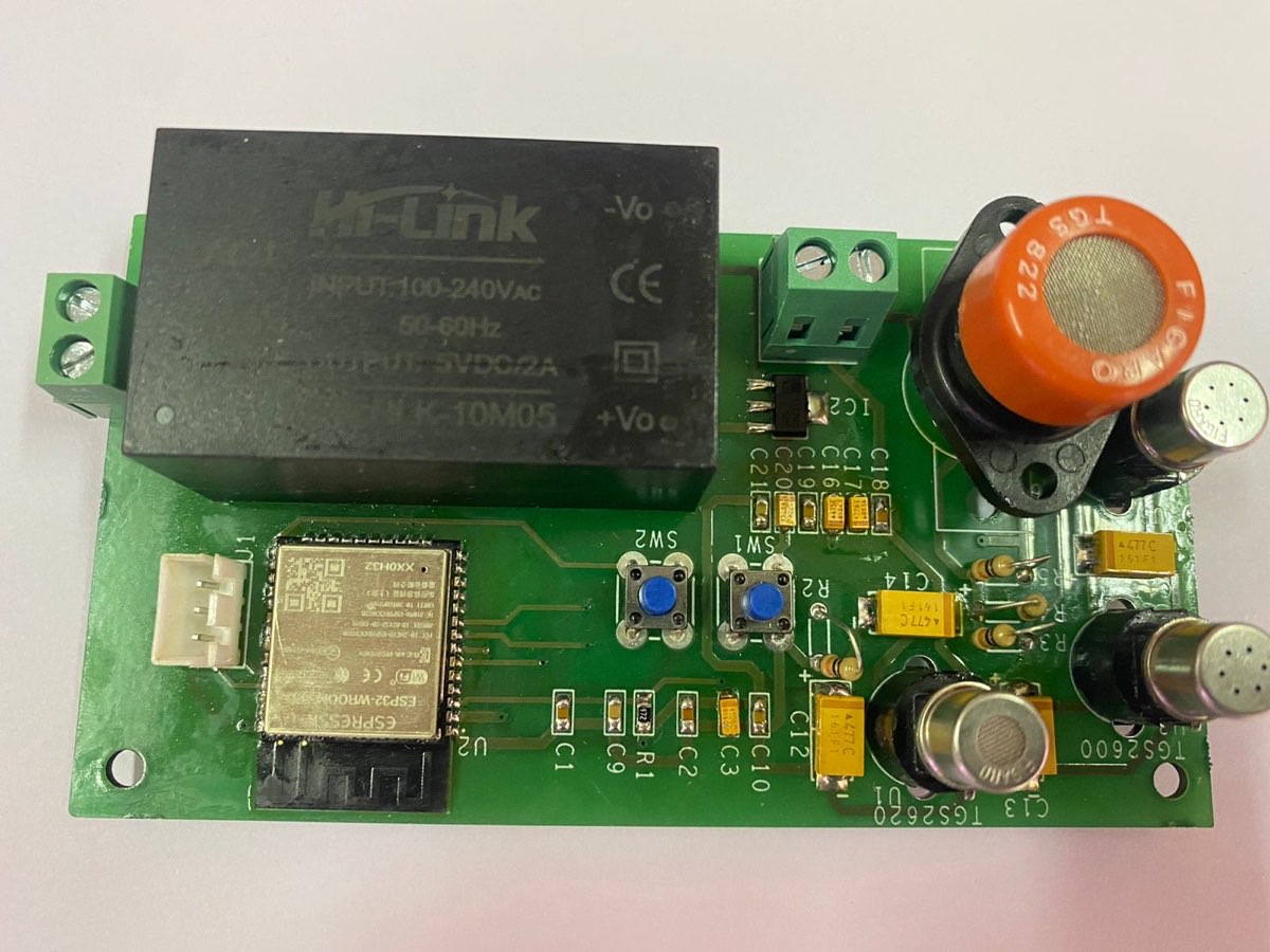 Custom circuit board with ESP32 module and gas sensors